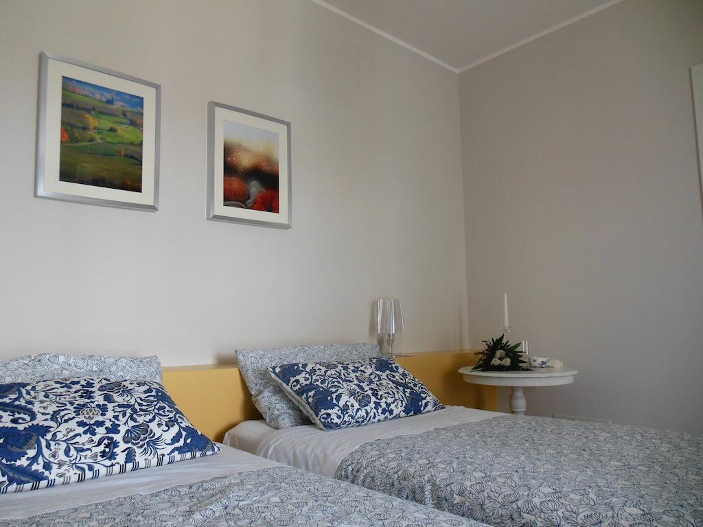 Bed and Breakfast I Perticali Carrù Habitación foto